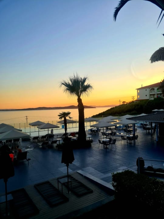 Außenansicht Akrathos Beach Hotel