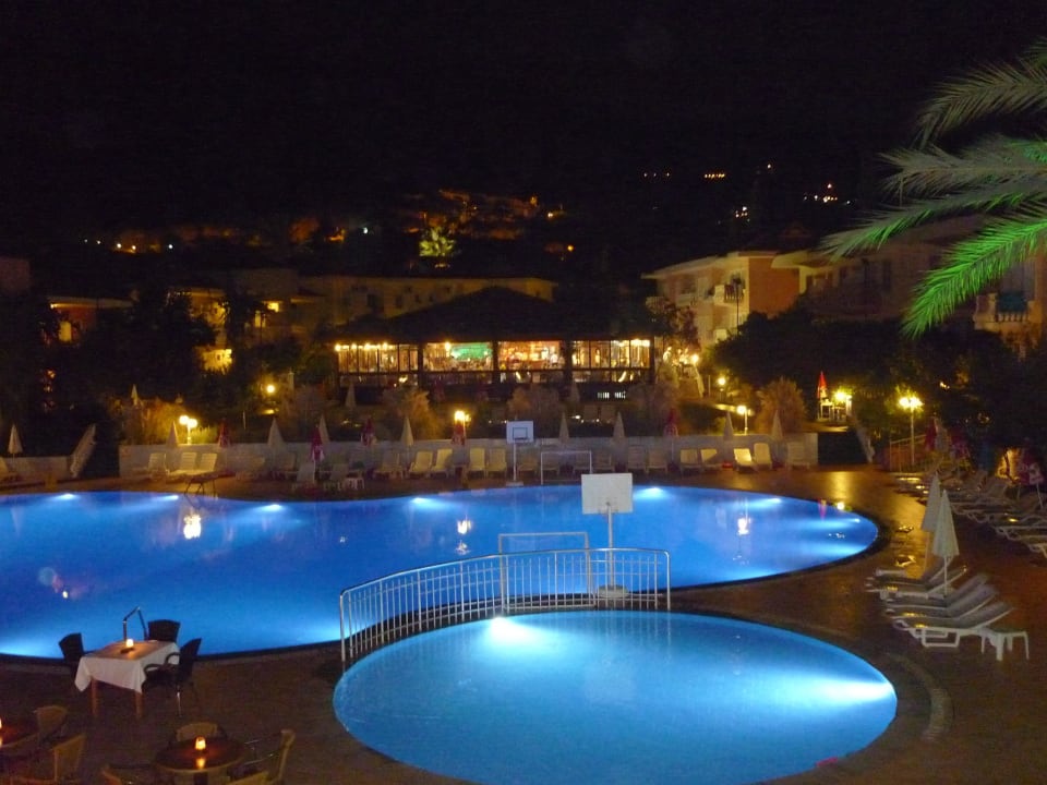 Hotel mit Poolanlage bei Nacht Ölüdeniz Turquoise Hotel