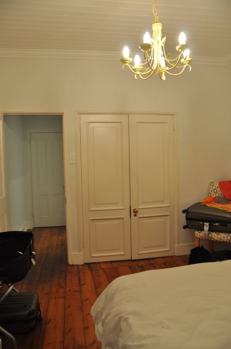 Schöner großer Einbauschrank Nine Flowers Guest House