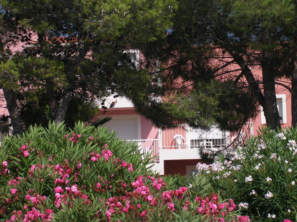 Hotelzugang vom Strand Hotel Maristella