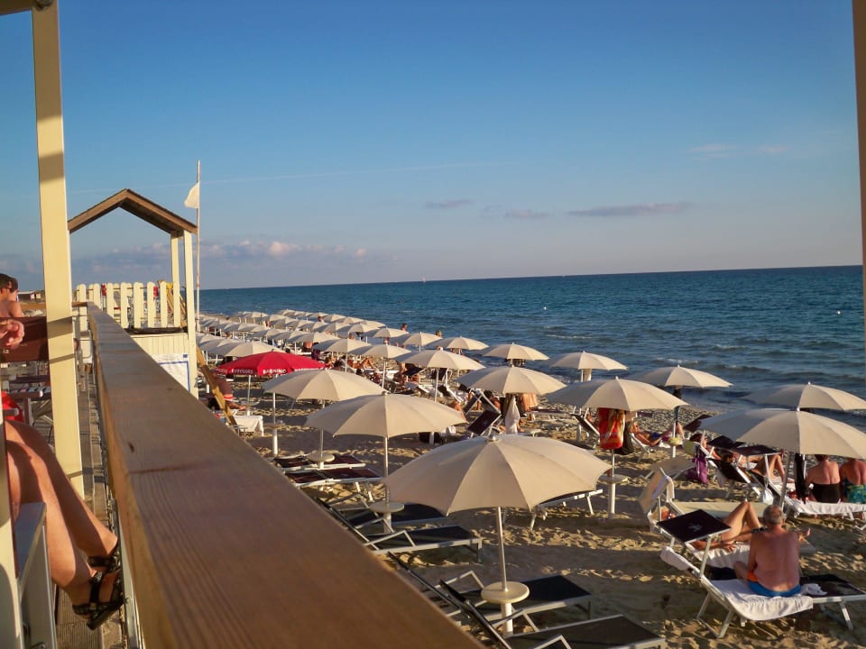 An der Strandbar Vivosa Apulia Resort
