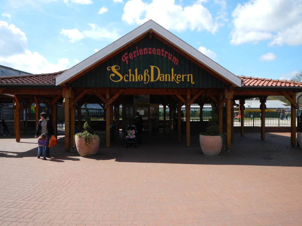 Eingang Schloß Dankern Ferienzentrum Schloss Dankern