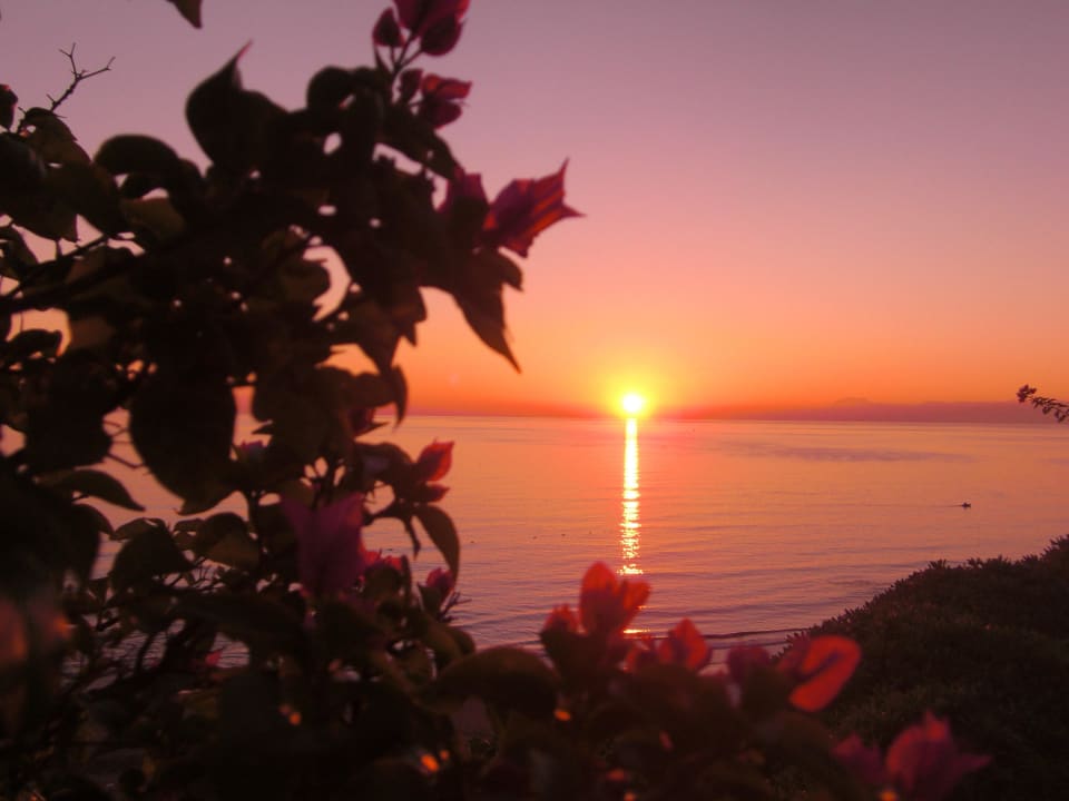 Sonnenuntergang vom Pooldeck aus gesehen Melas Resort Hotel