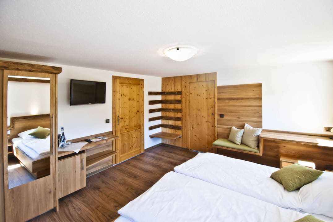 Neues Gästezimmer Fertigstellung 2015 Sommer Gasthaus Kolmenhof an der Donauquelle