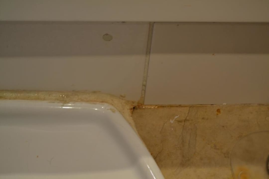 Gammelige Fugen am Waschbecken Hotel El Mouradi Cap Mahdia