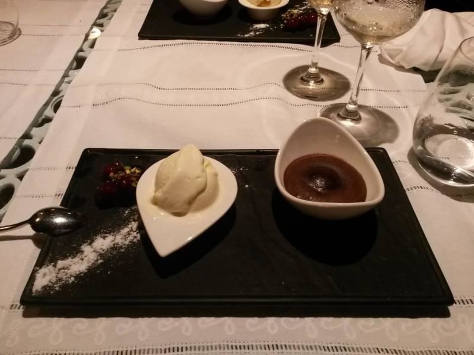 Lecker Schokoladensoufflé Gloria Serenity Resort