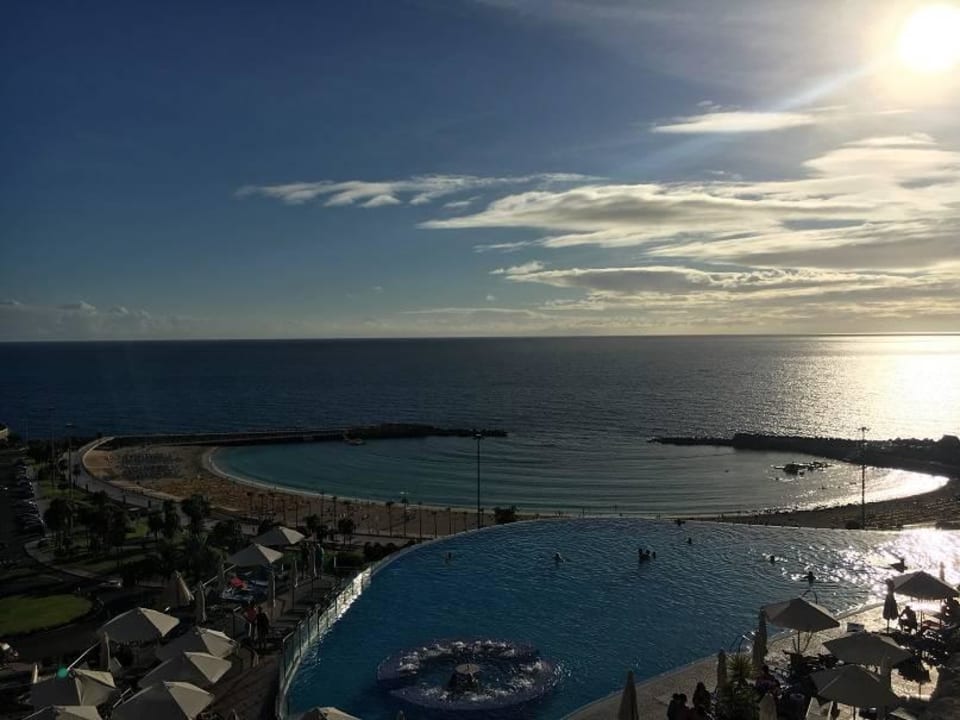 Über den Infinity-Pool zum Meer Gloria Palace Royal Hotel & Spa