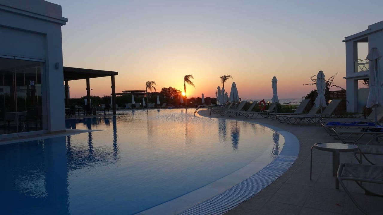 Sonnenaufgang Strand Asterias Beach Resort