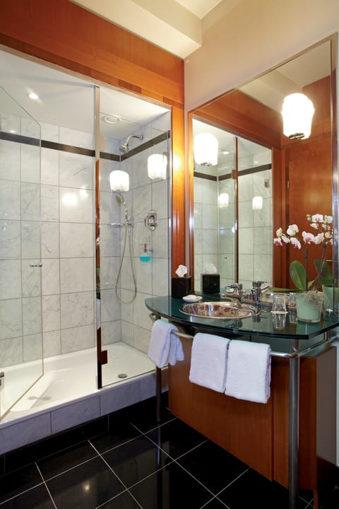 Bad mit Dusche Seaside Park Hotel