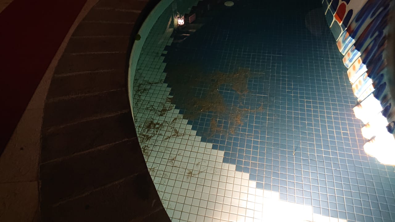 Pool Crystal Family Comfort Collection