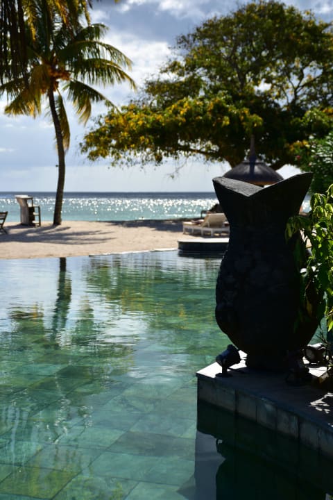 Natürlich gehaltener Pool Shanti Maurice Resort & Spa