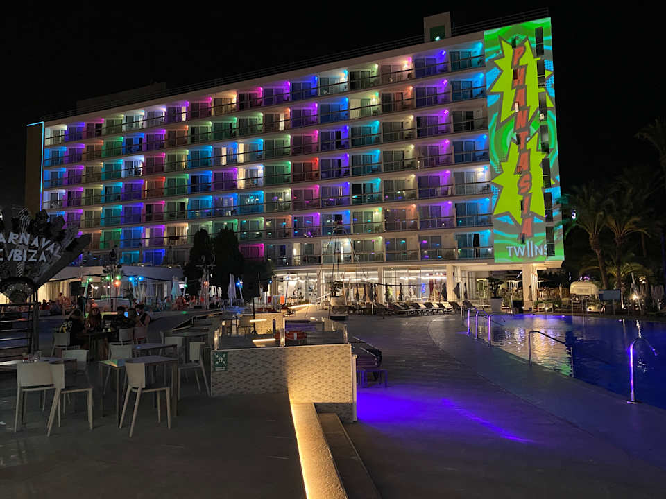 Pool The Ibiza Twiins