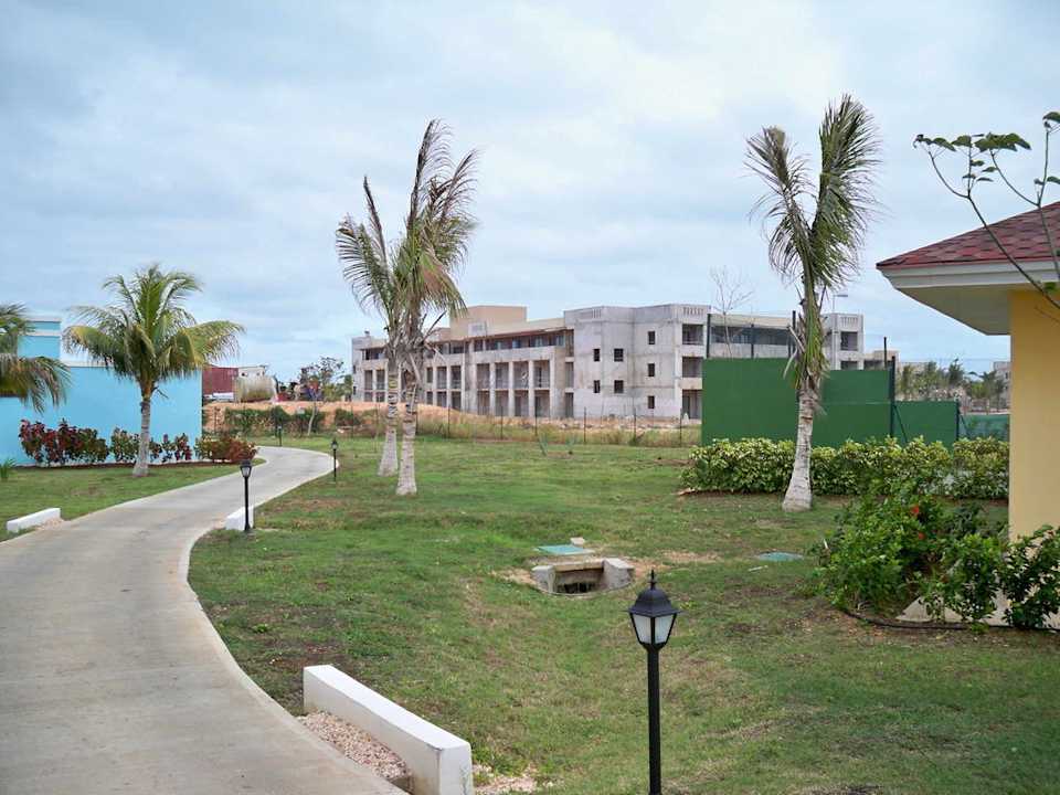 Baustelle im Osten neben Haus 10 Iberostar Origin Laguna Azul