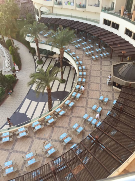 Sitzplätze auf der Terasse Saphir Resort & Spa