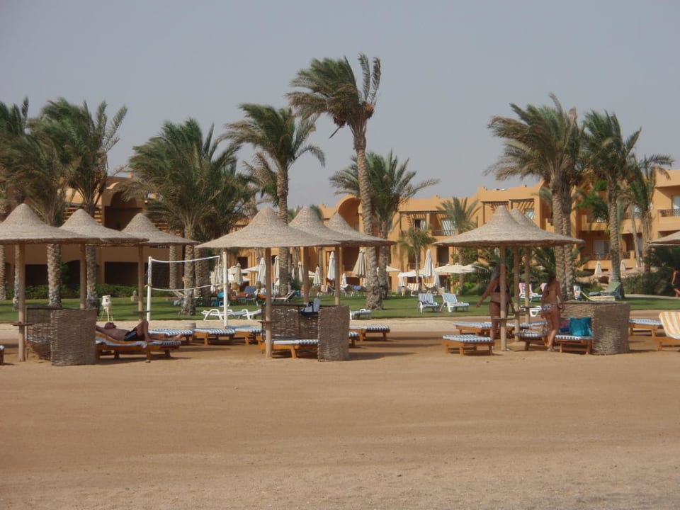Blick vom Strand zur Anlage Stella Beach Resort & Spa Makadi Bay