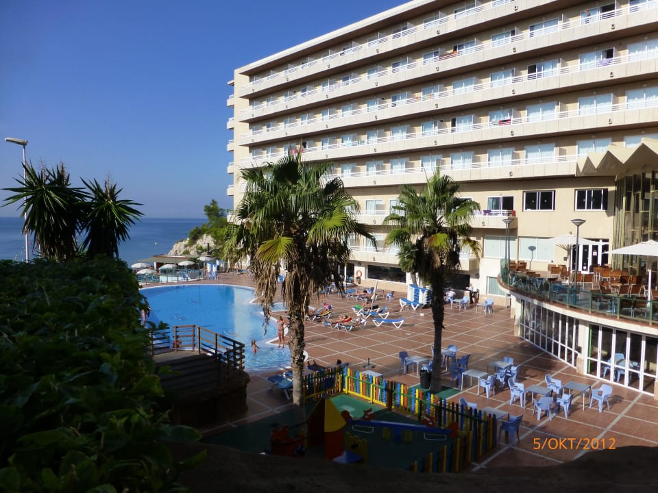 Pool und Hotelansicht Hotel Cala Font