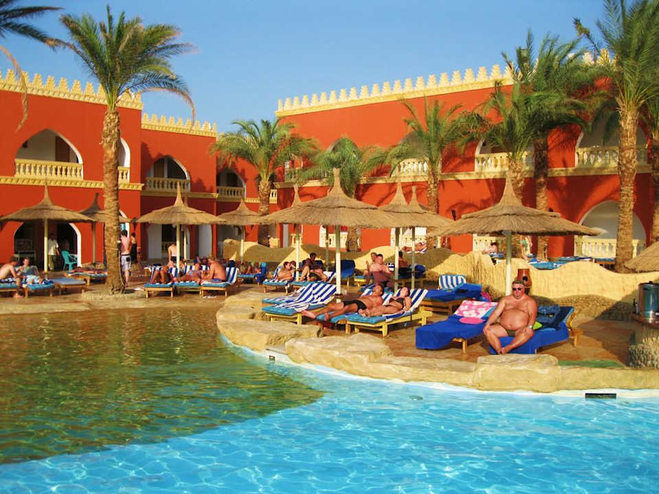 Главный бассейн Pickalbatros Alf Leila Wa Leila Resort - Neverland Hurghada