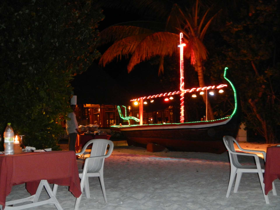 Buffet am Strand Sun Siyam Vilu Reef