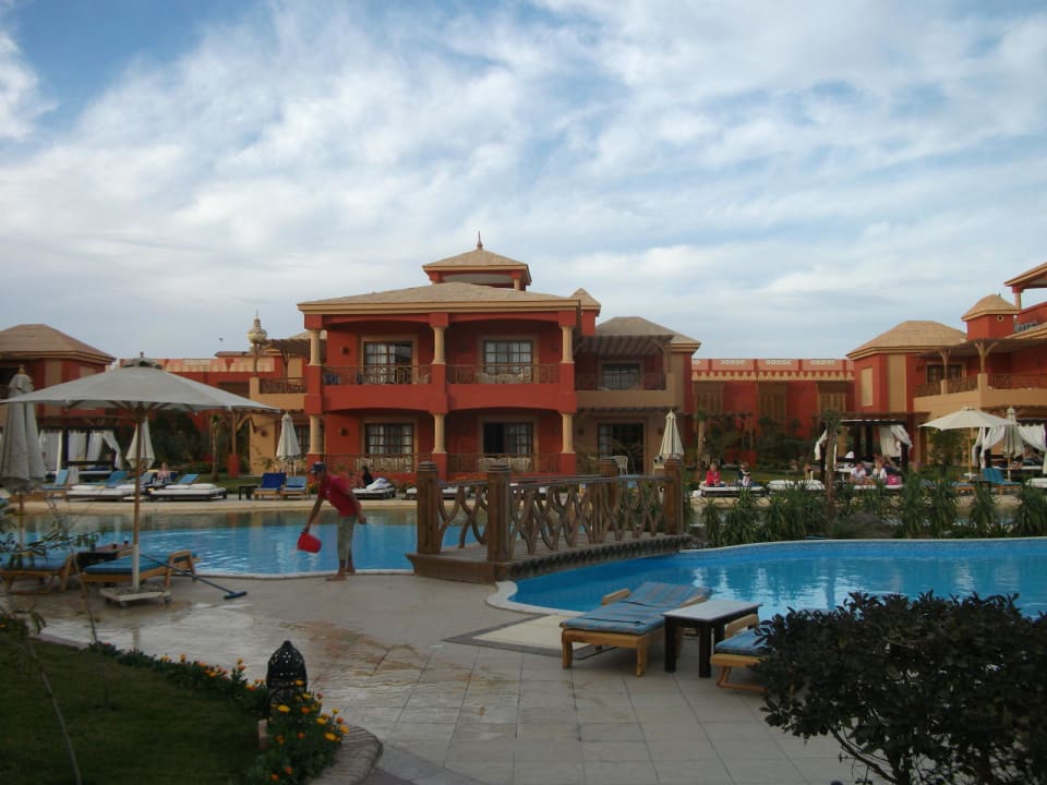 Pool mit Wohnblock Pickalbatros Alf Leila Wa Leila Resort - Neverland Hurghada