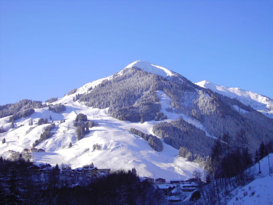 Blick vom Zimmer auf den Zwölferkogel Familien- & Gartenhotel Theresia
