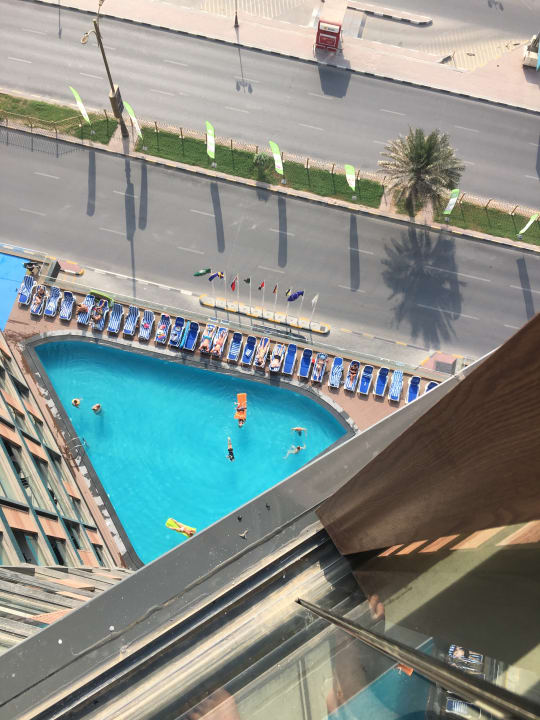 Pool Wyndham Garden Ajman Corniche