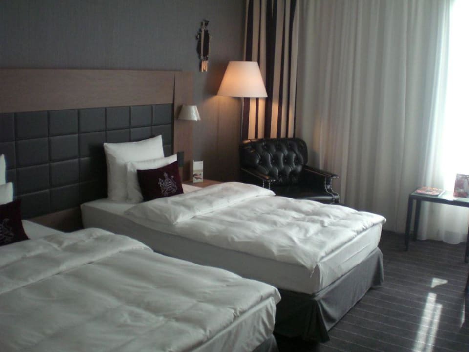 Zimmer mit 2 Einzelbetten Mövenpick Hotel Stuttgart Airport