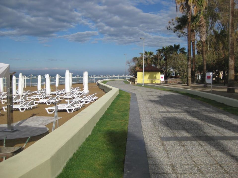 Strandpromenade. Barut Hemera