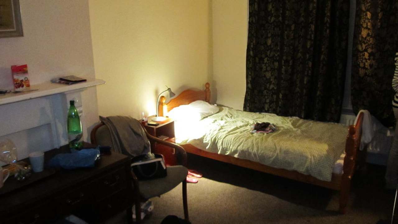 Eine Hälfte bzw. eines der Betten Charlotte Guest House