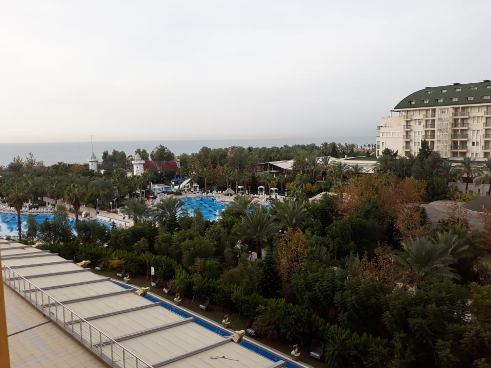 Ausblick von Zimmer 3020 auf Umgebung und Meer Hotel Delphin Imperial
