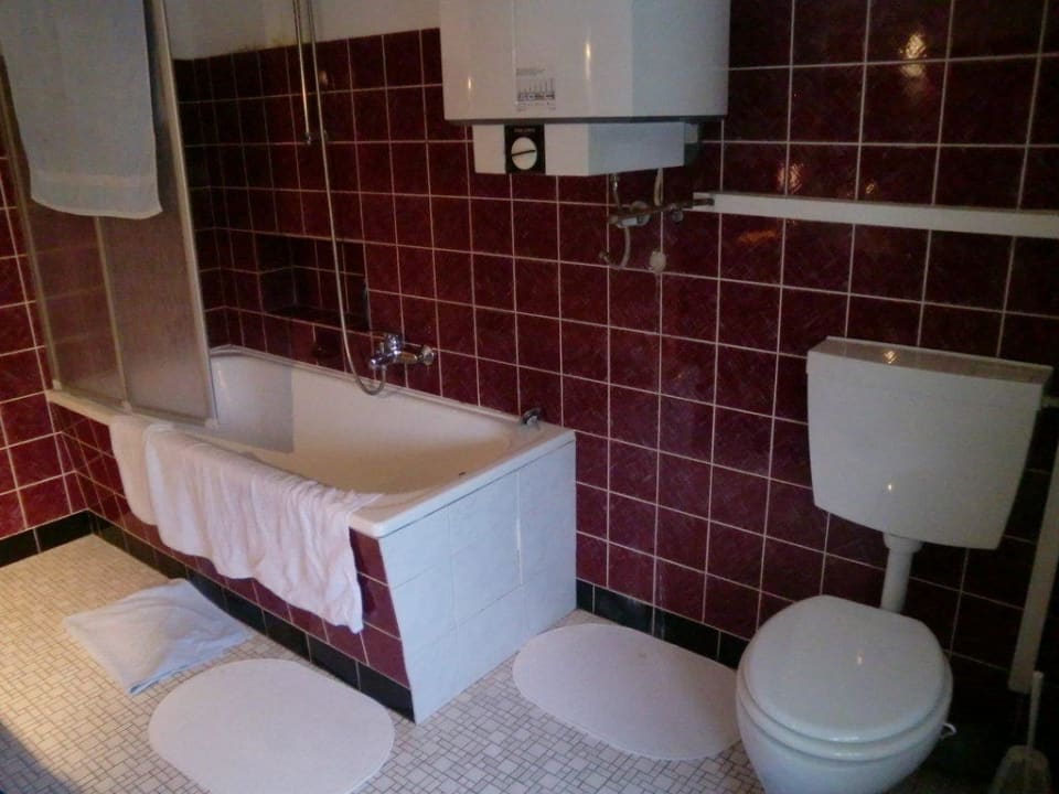 Bad - Badewanne mit WC Gasthaus Rogge
