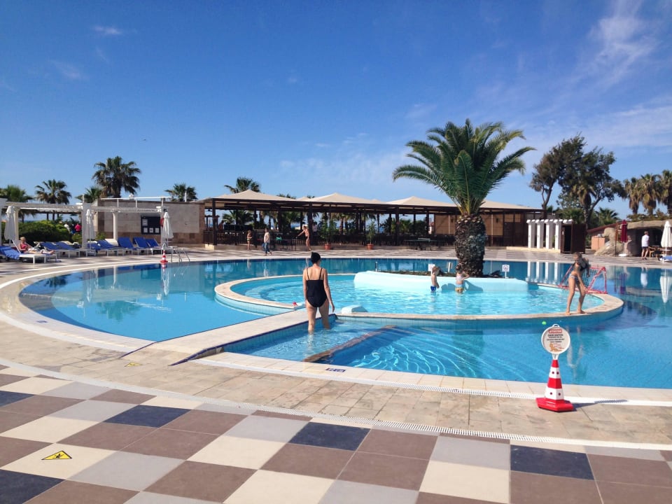 Toller Pool Kaya Side