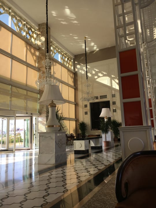 Lobby Well Palace Side