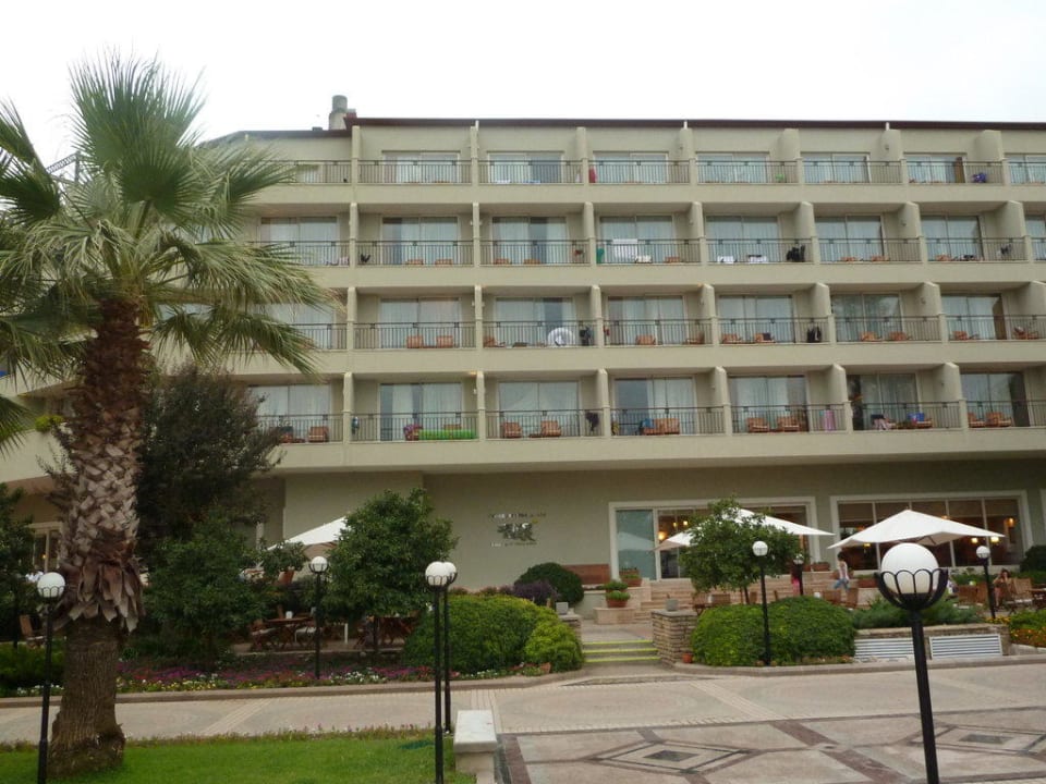 Das Hotel vom Strand fotografiert İmperial Turkiz Resort Hotel