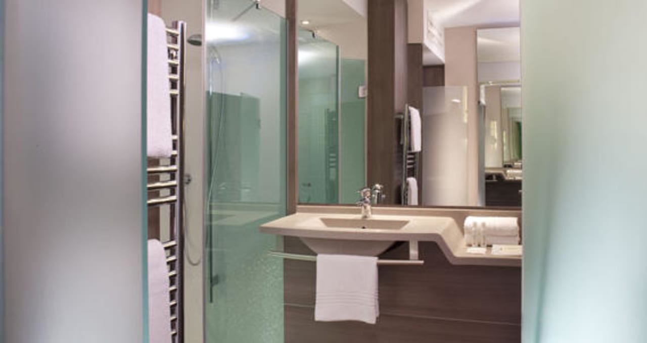 Salle de bain - Chambre confort Hotel Oceania Clermont Ferrand