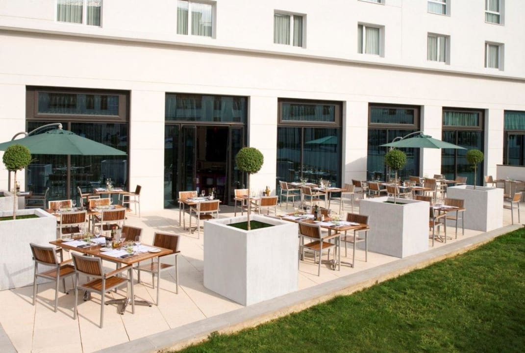 Outdoor Terrace Hotel Courtyard by Marriott Paris Saint Denis