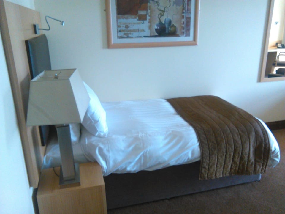 Bed downstairs Hotel The Bay