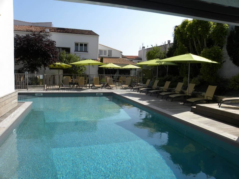 Piscine Hôtel Restaurant de La Marée  Hotel De La Marée