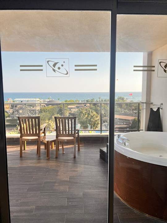 Zimmer Saturn Palace Resort Hotel