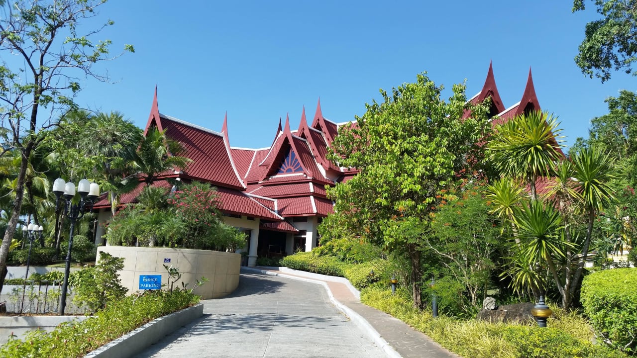 Hotelzufahrt Chada Thai Village Resort