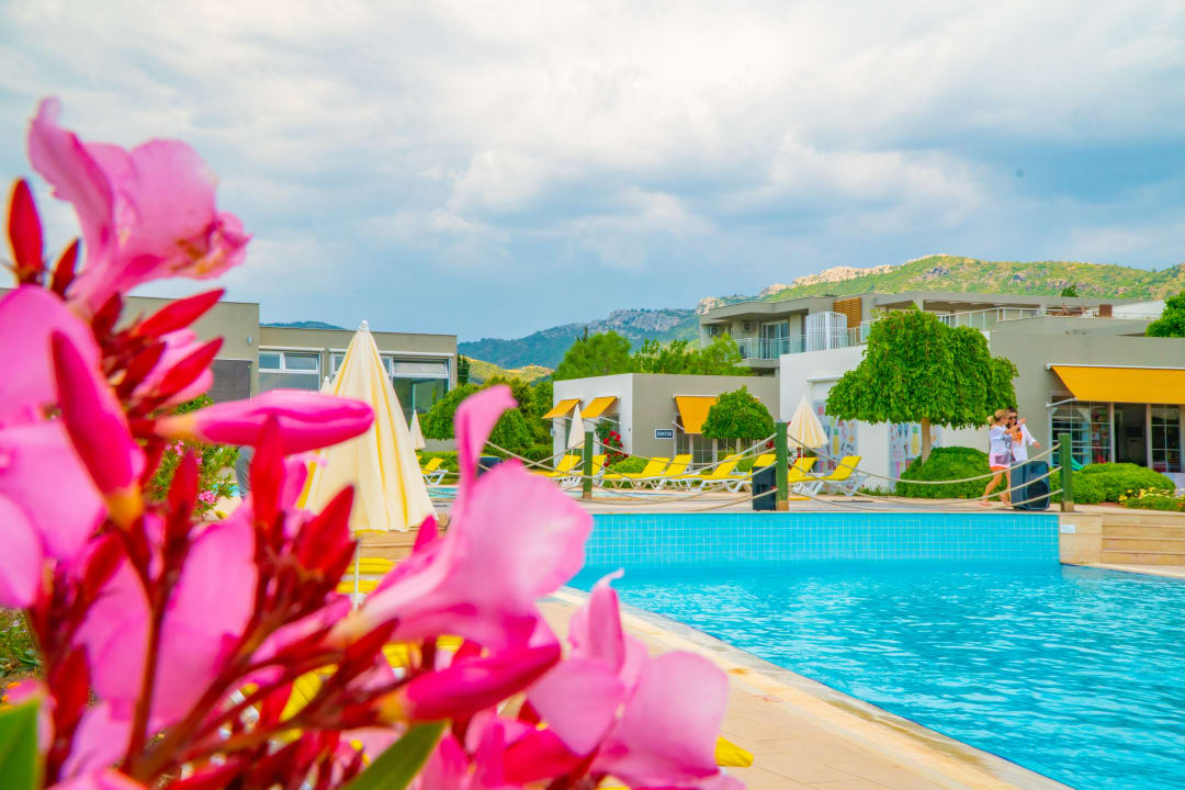 Pool Karya Family Resort  All Inclusive