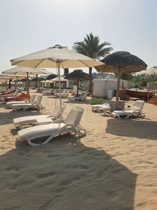 Strand The Cove Rotana Resort