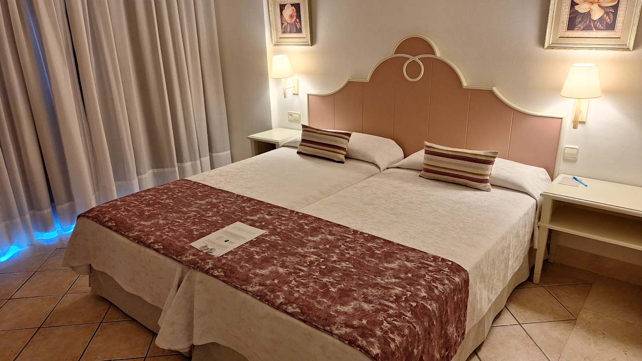 Zimmer Grupotel Macarella Suites and Spa