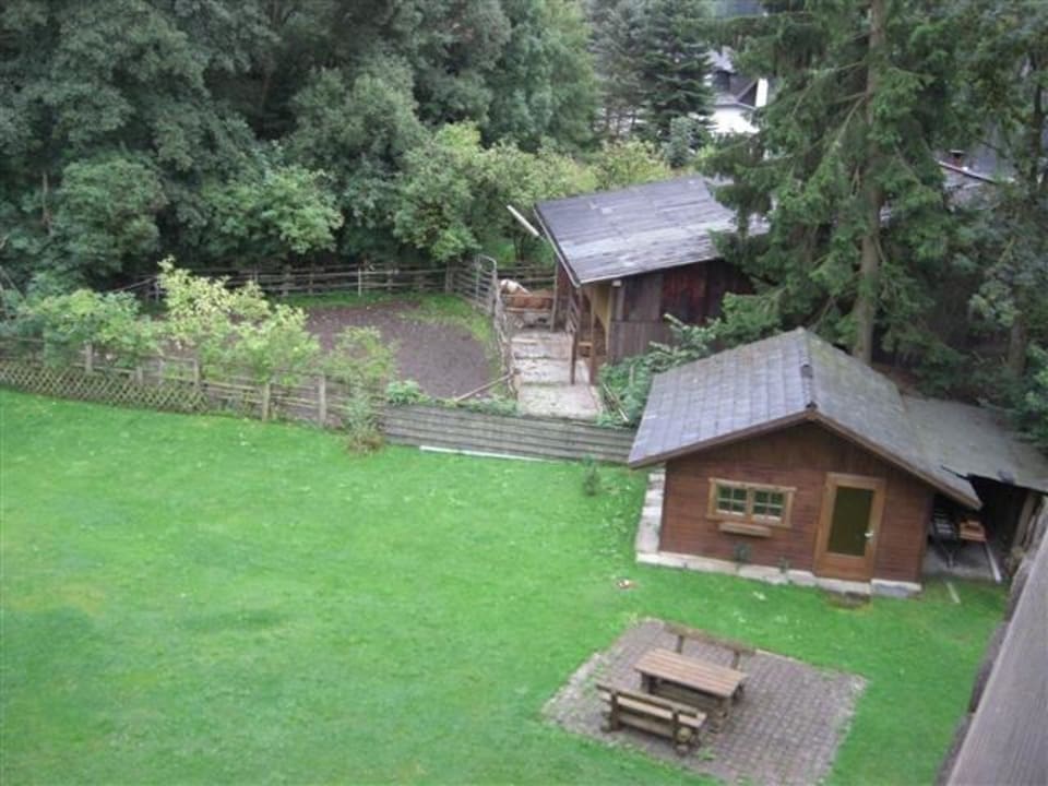 Balkonausblick auf den Garten Hotel Haus Schnorbus