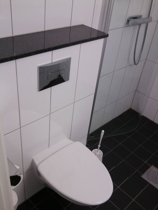 Душ без кабины Hotel Scandic Kungens Kurva Stockholm