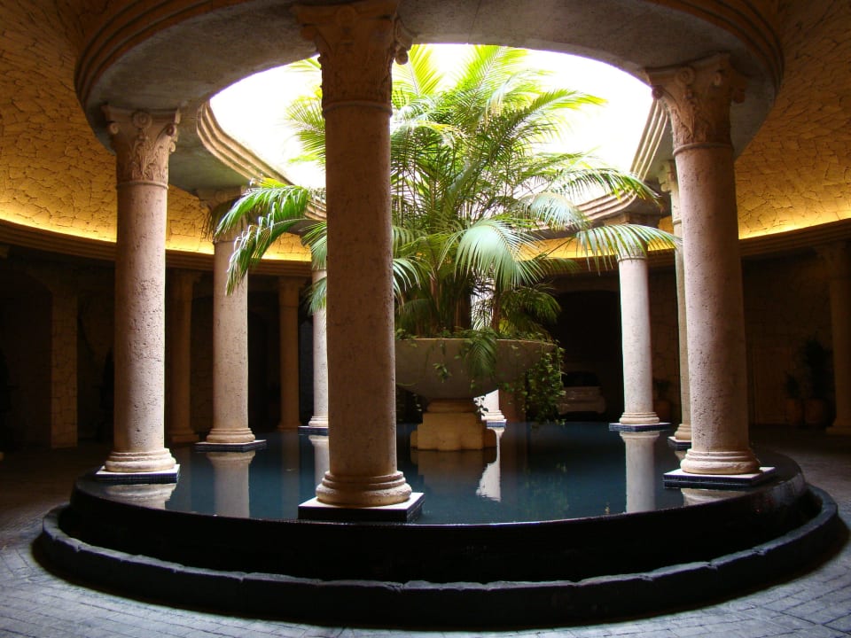 Rondell vor dem Eingang JOIA El Mirador by Iberostar