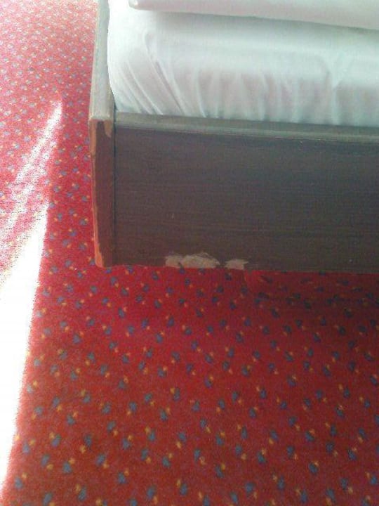 Schäden am Bett Hotel Nymphenburg