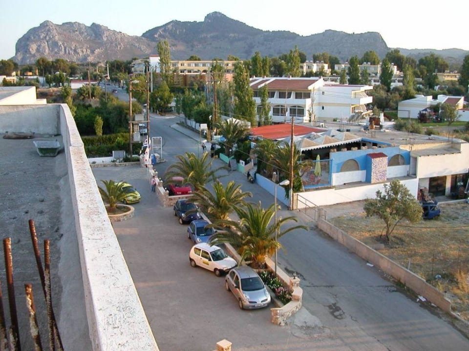 Myrina Beach Hotel Blick v. Haupthaus zur Strasse Myrina Beach Hotel