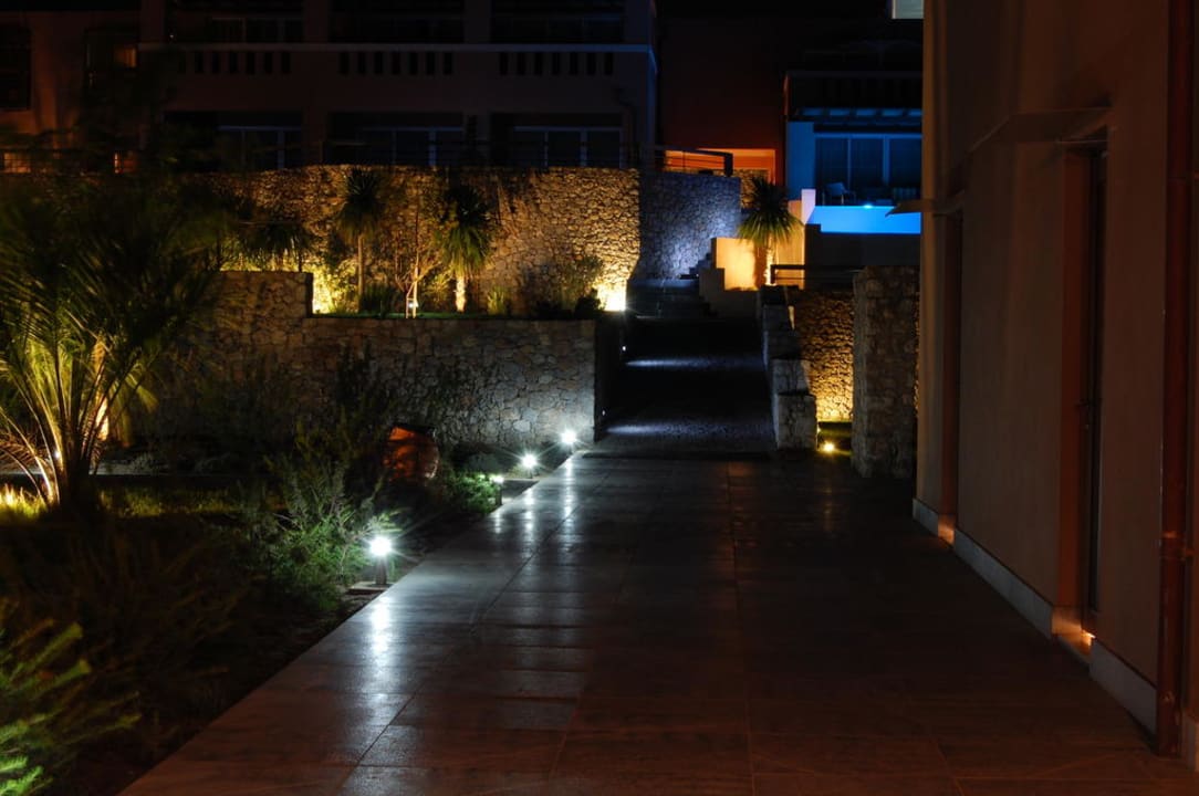 Bei Nacht Atlantica Belvedere Resort