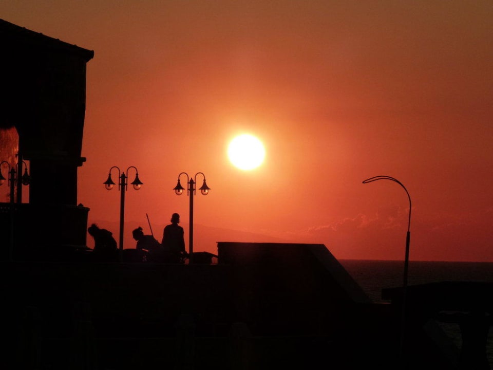 Sonnenaufgang Hotel Kalithea Horizon Royal