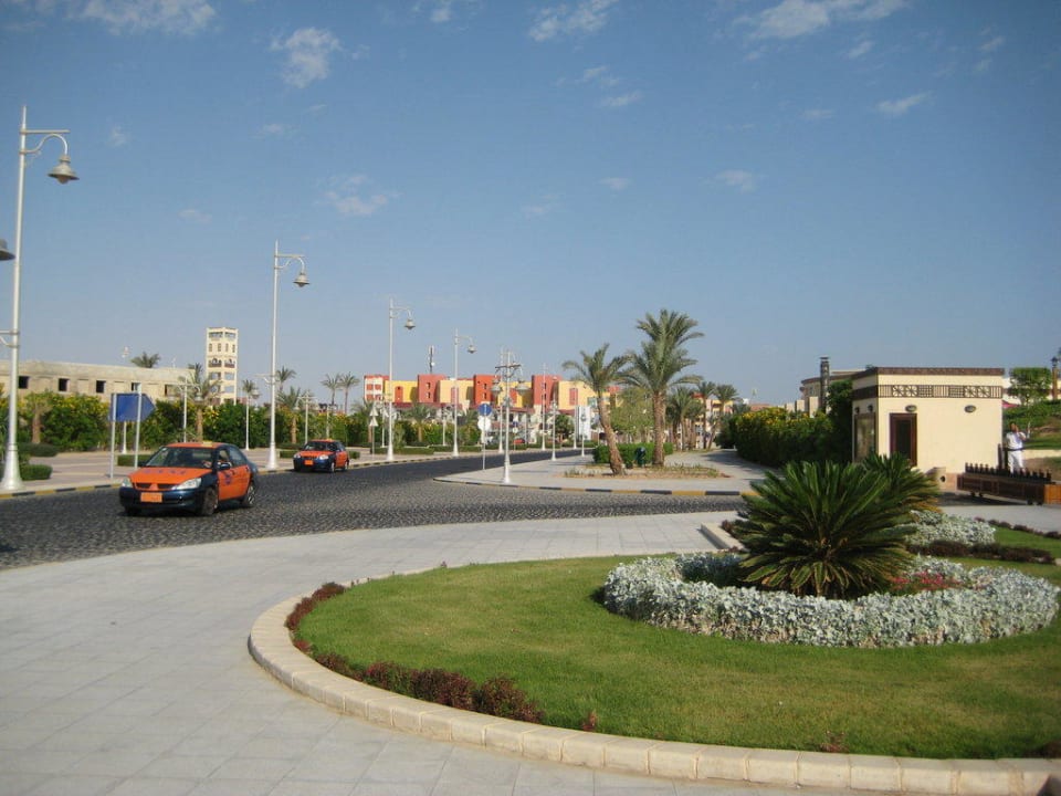 Hoteleinfahrt Steigenberger ALDAU Beach Hotel